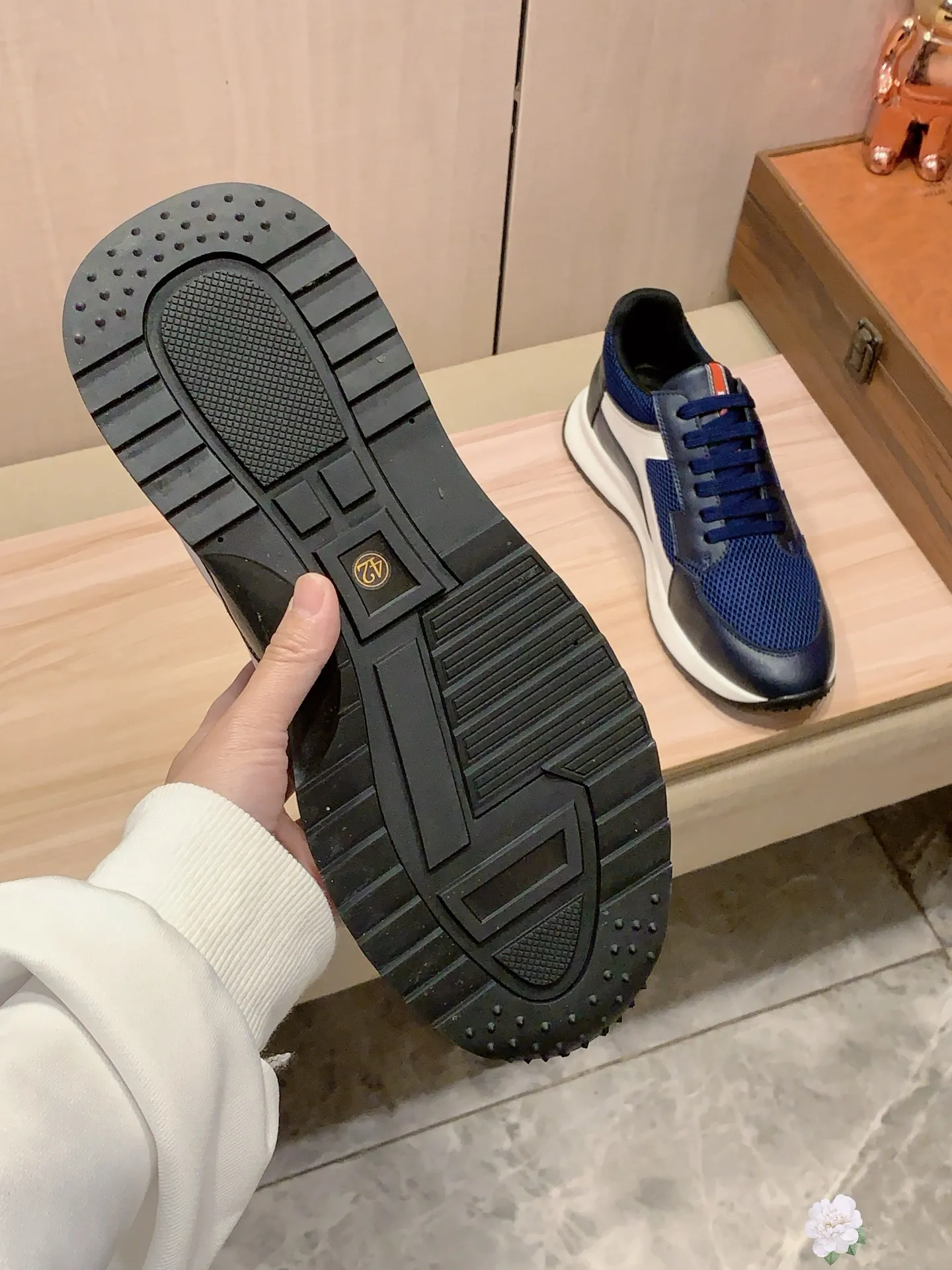 Men's shoes 💰460💰💰🎩🎩[Lightning][Lightning] "Prada PRADA*" latest hot style casual shoes, top brand [seduce] luxury~purchase, top~quality. [Strong] The upper is made of imported breathable cowhide with material ➕ breathable sheepskin feet (•) and fine workmanship. The original stylish and stylish soft rubber wear-resistant and non-slip outsole is light and comfortable on the feet. The real thing looks better when photographed in person. 0121: code: 38-44, 4️⃣ colors selected